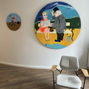 KALAUS galerii avab uue kunstihooaja August Künnapu maalide näitusega „Ravimatu huumor“